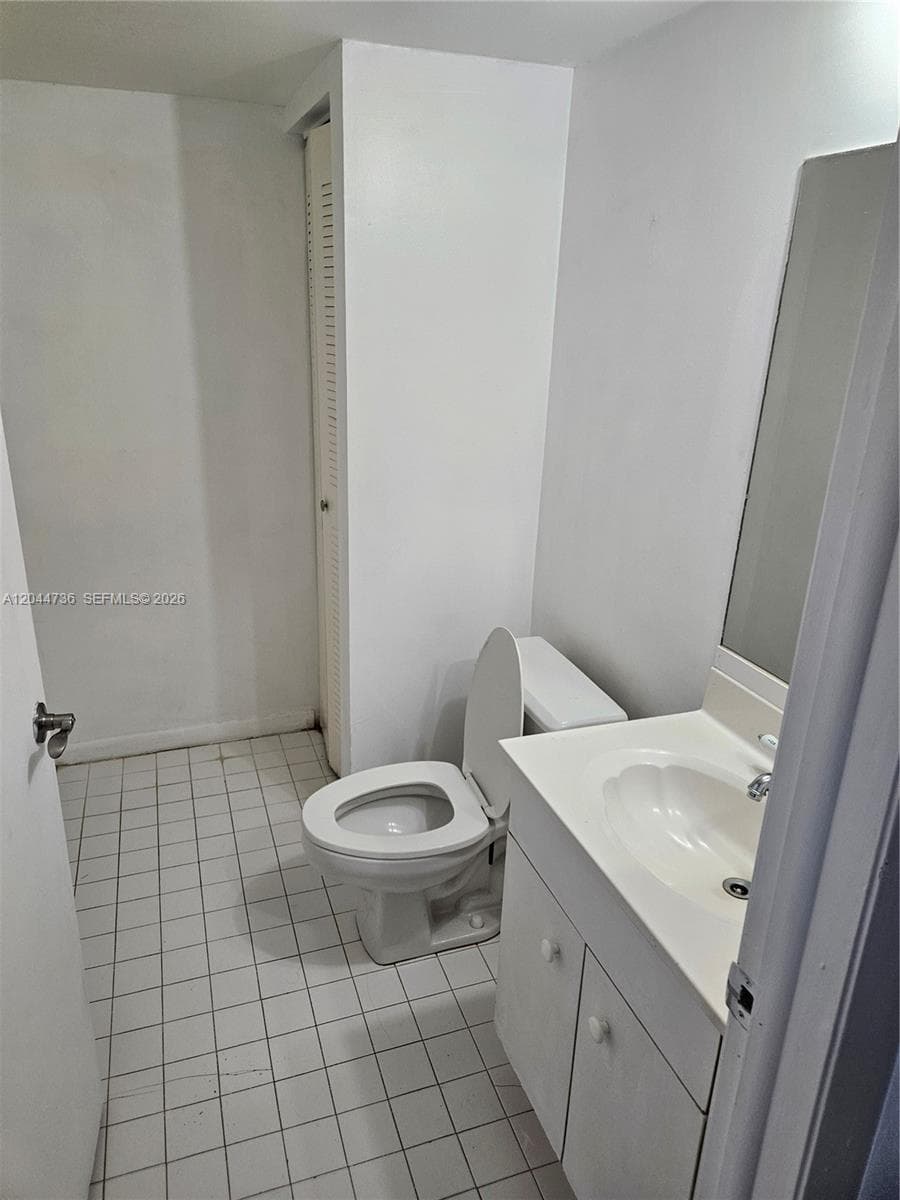 Powder Room 1st Floor