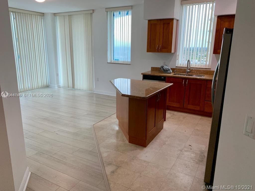 DUO COMDOMINIUM EAST · #1907E in Hallandale Beach - Photo 2