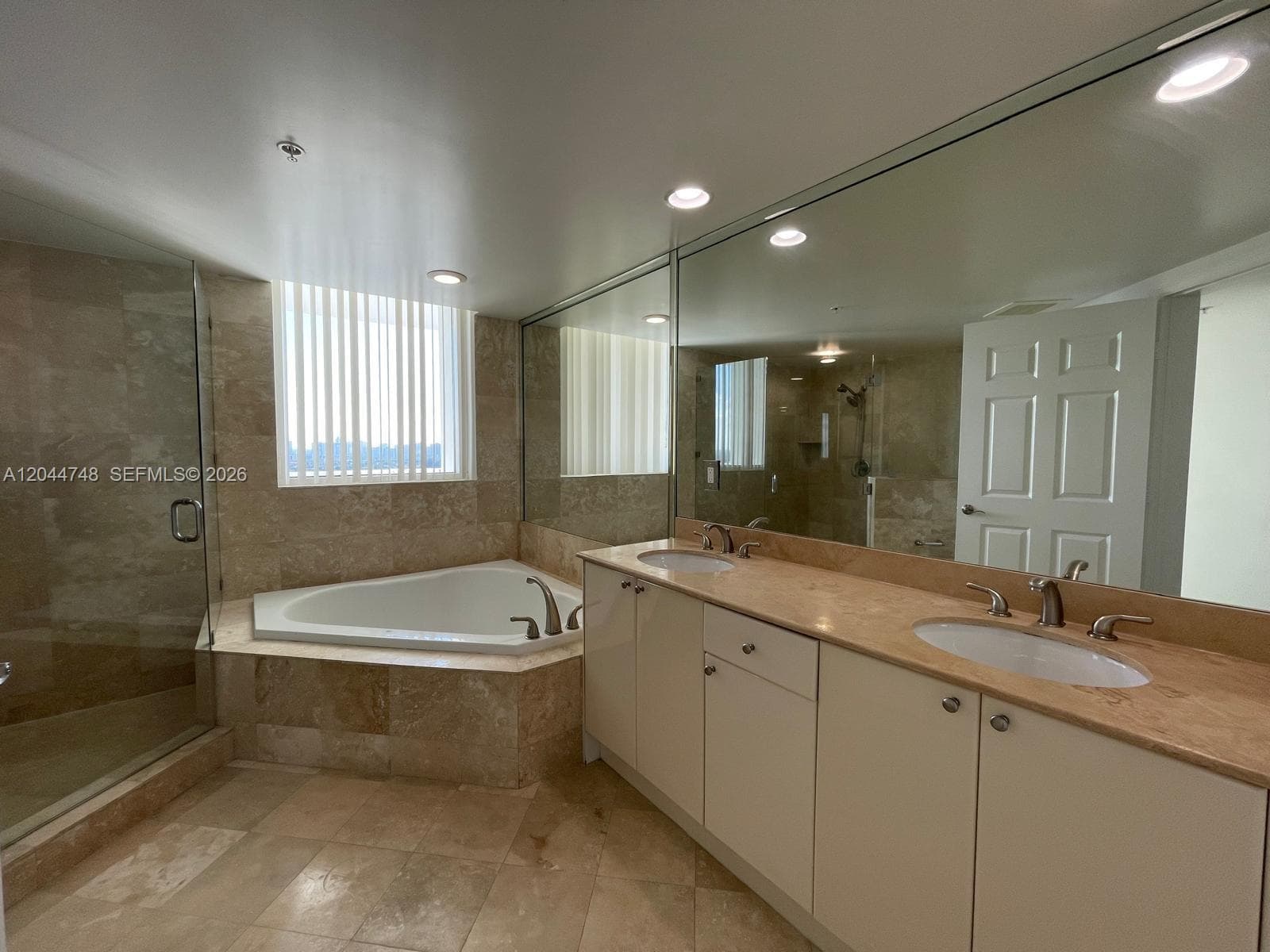 DUO COMDOMINIUM EAST · #1907E in Hallandale Beach - Photo 10