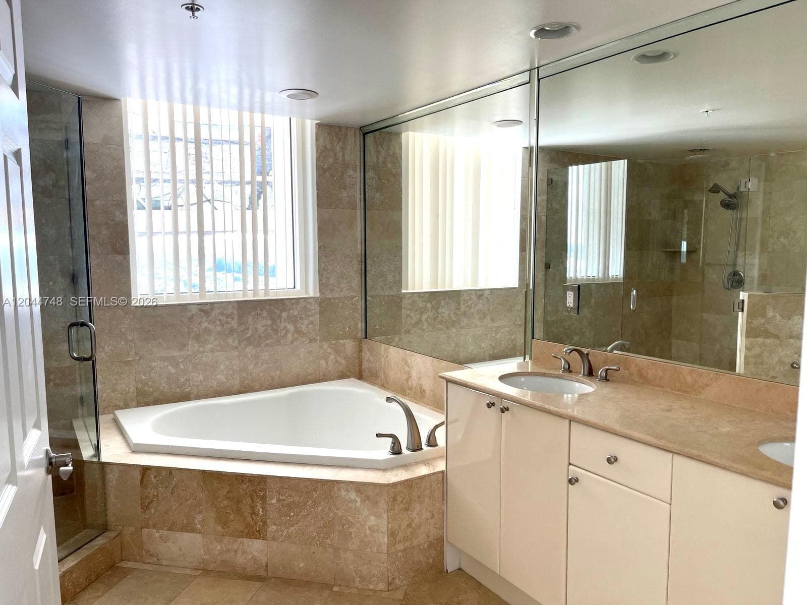 DUO COMDOMINIUM EAST · #1907E in Hallandale Beach - Photo 8