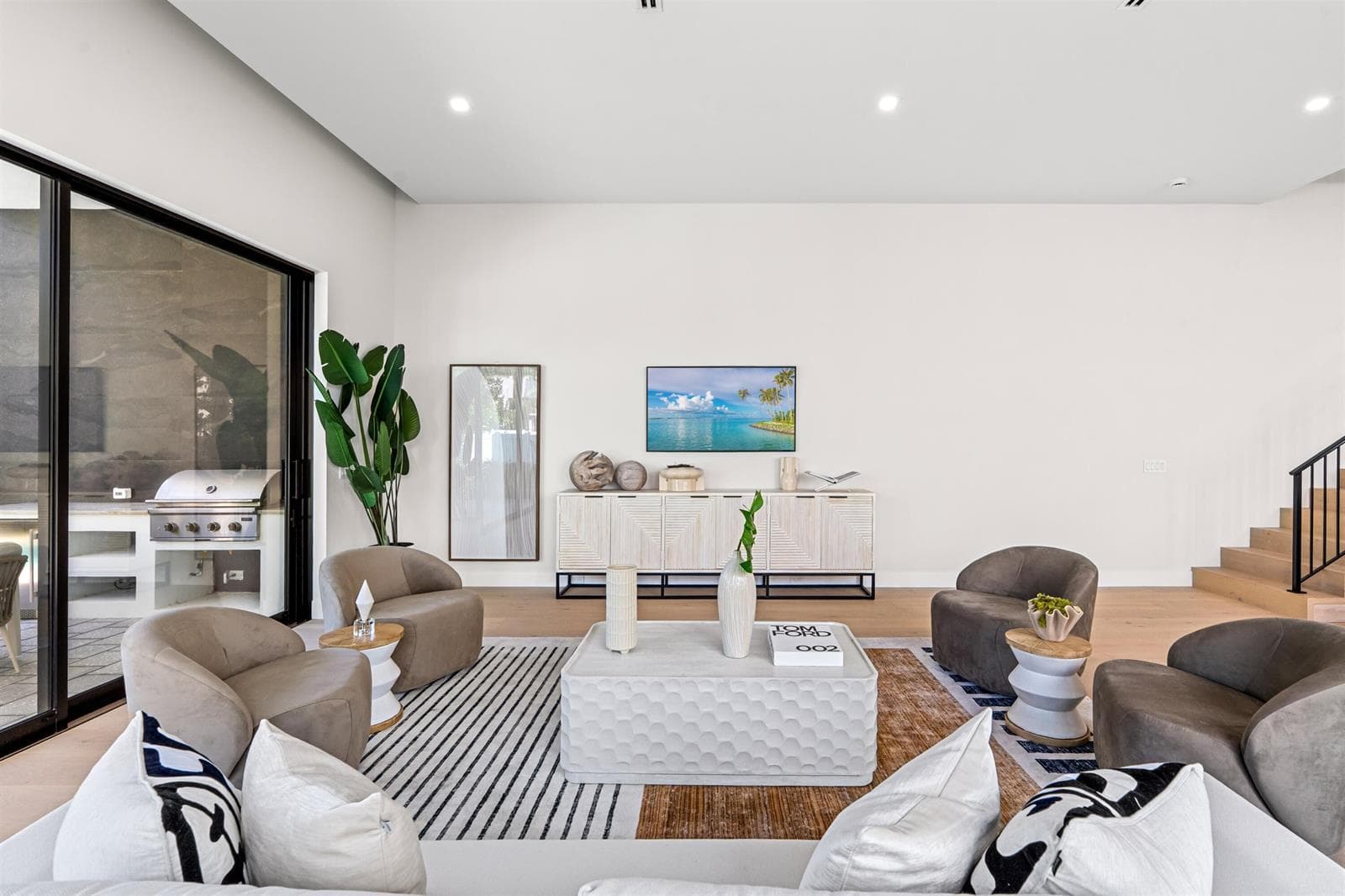 LIVING_ROOM_STRAIGHT_RT