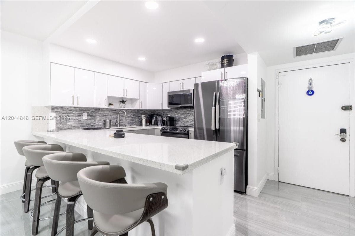 OLYMPUS CONDO PHASE · #1413 in Hallandale Beach - Photo 2