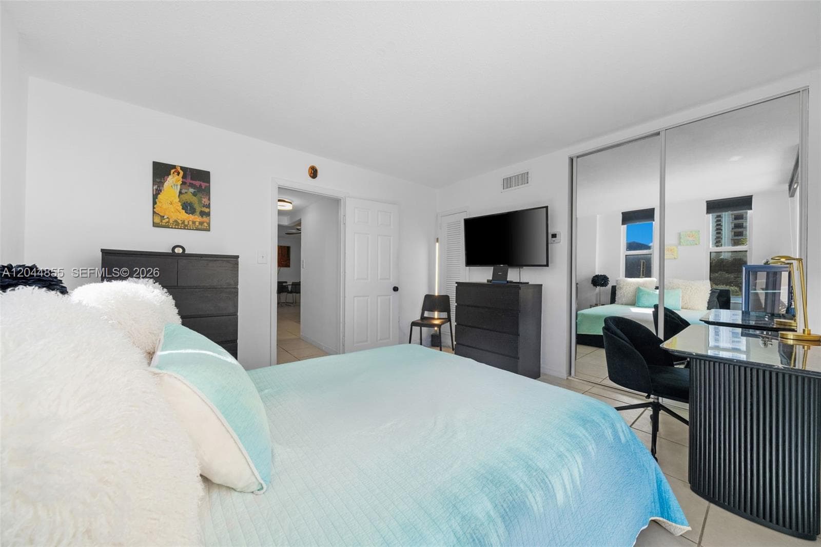 VALIANT HOUSE CONDO · #207 in Hollywood - Photo 13