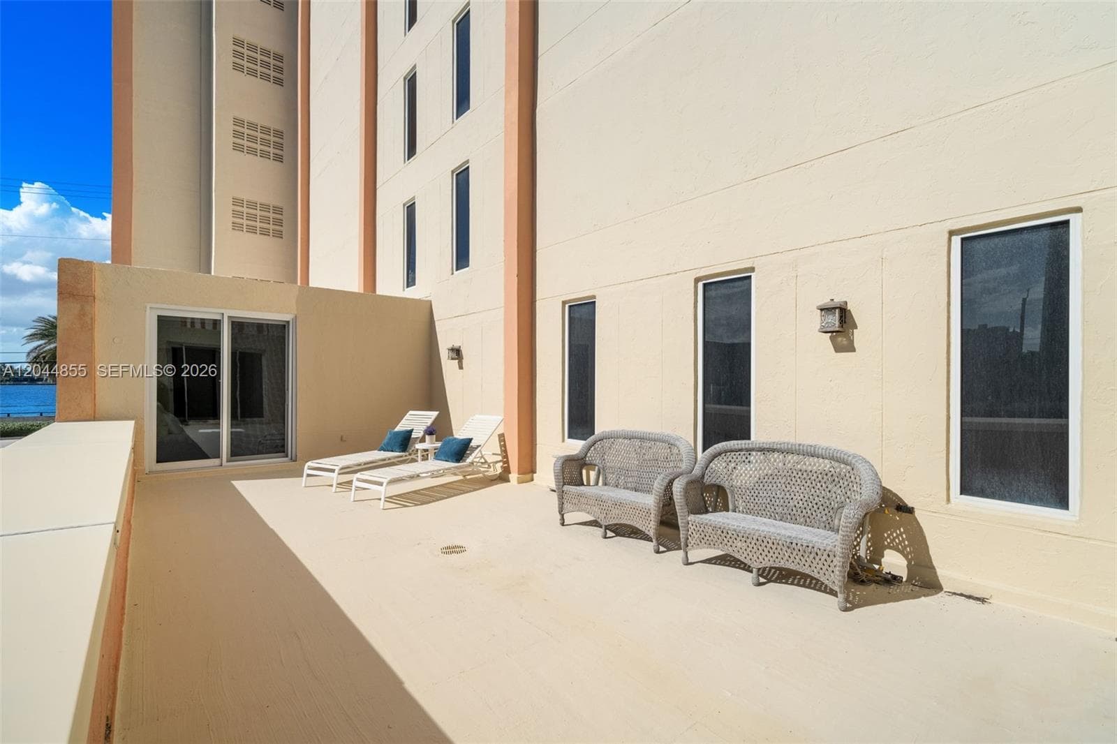VALIANT HOUSE CONDO · #207 in Hollywood - Photo 17