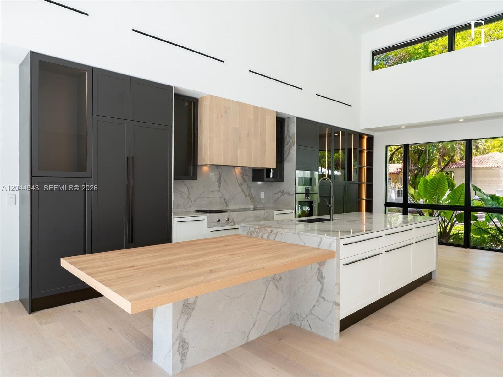 1111 Alberca St photo 9