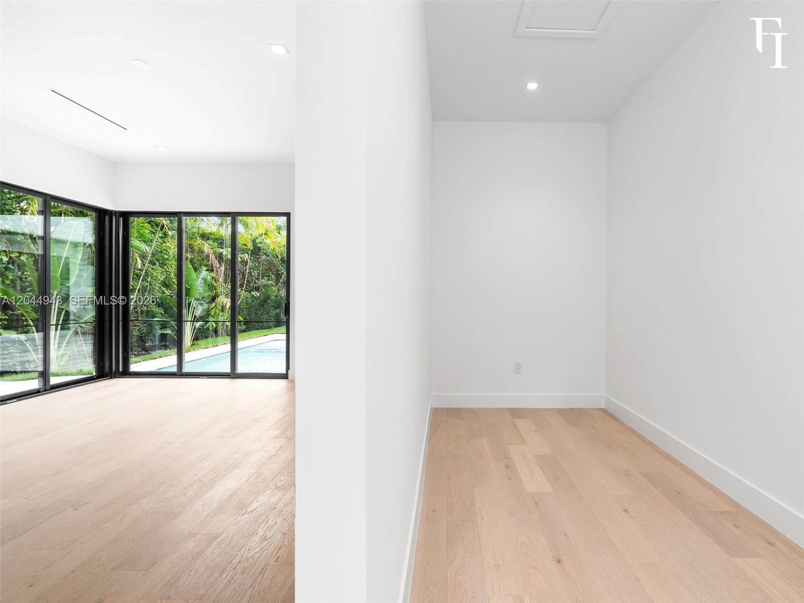 1111 Alberca St photo 34