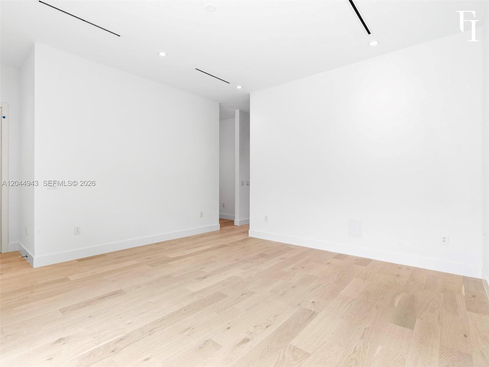 1111 Alberca St photo 33
