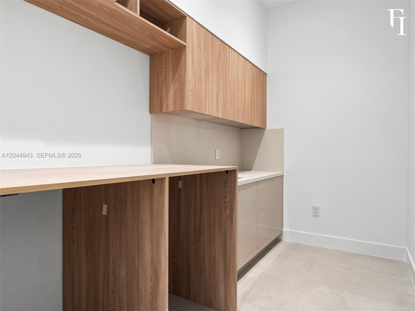 1111 Alberca St photo 41