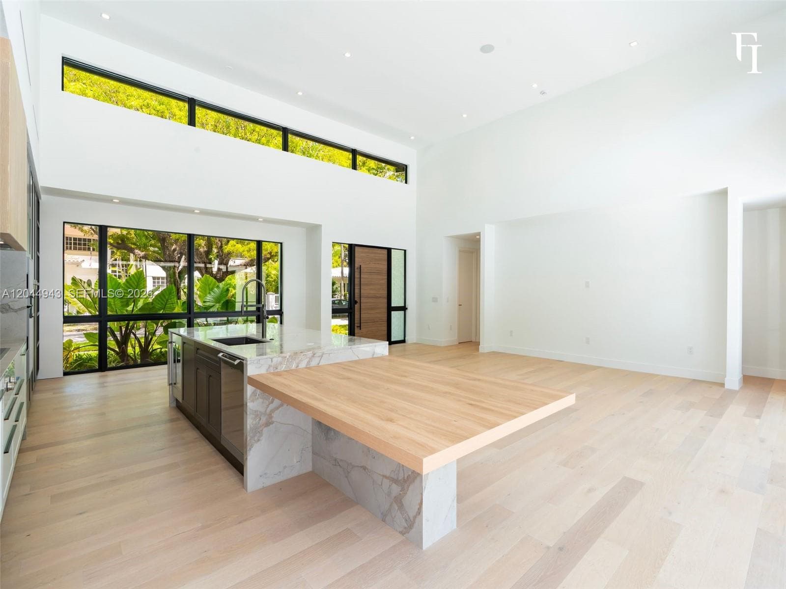 1111 Alberca St photo 11