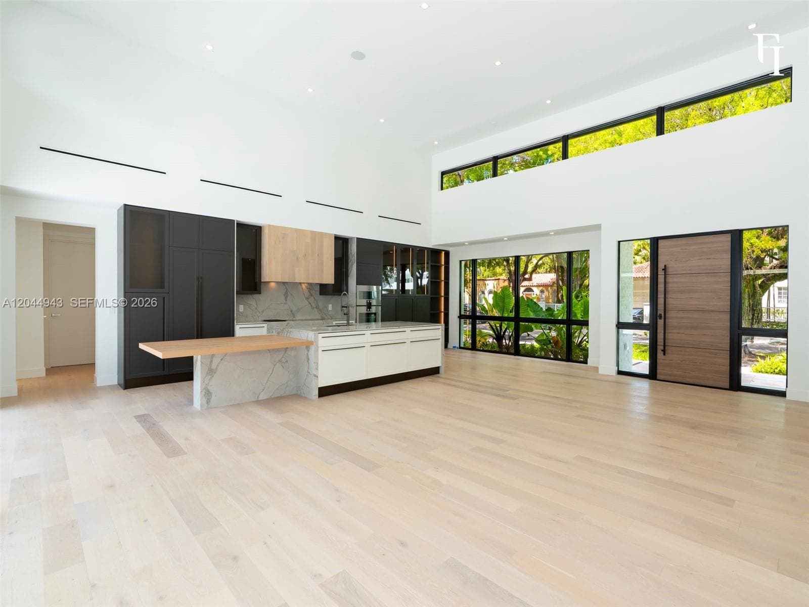 1111 Alberca St photo 8