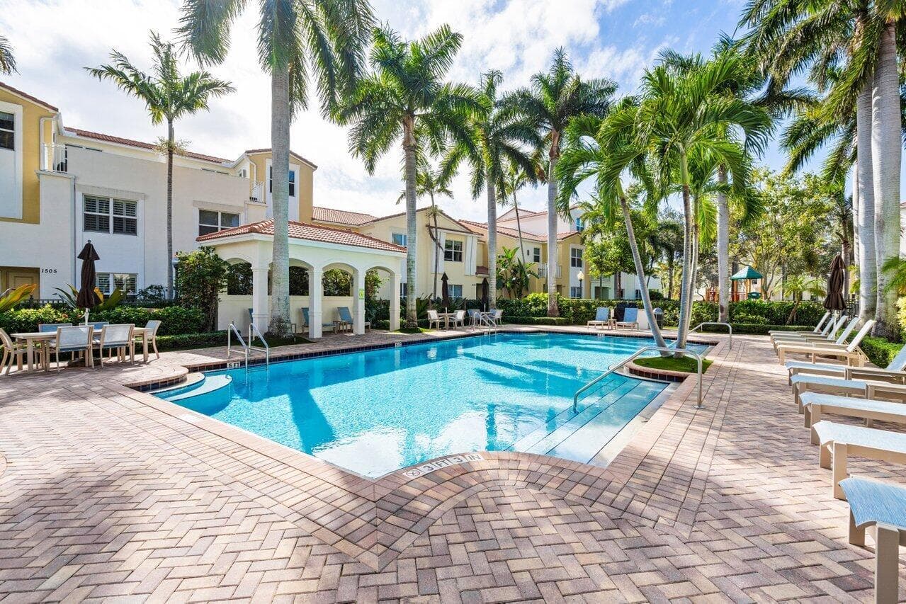 Townhouse with Pool