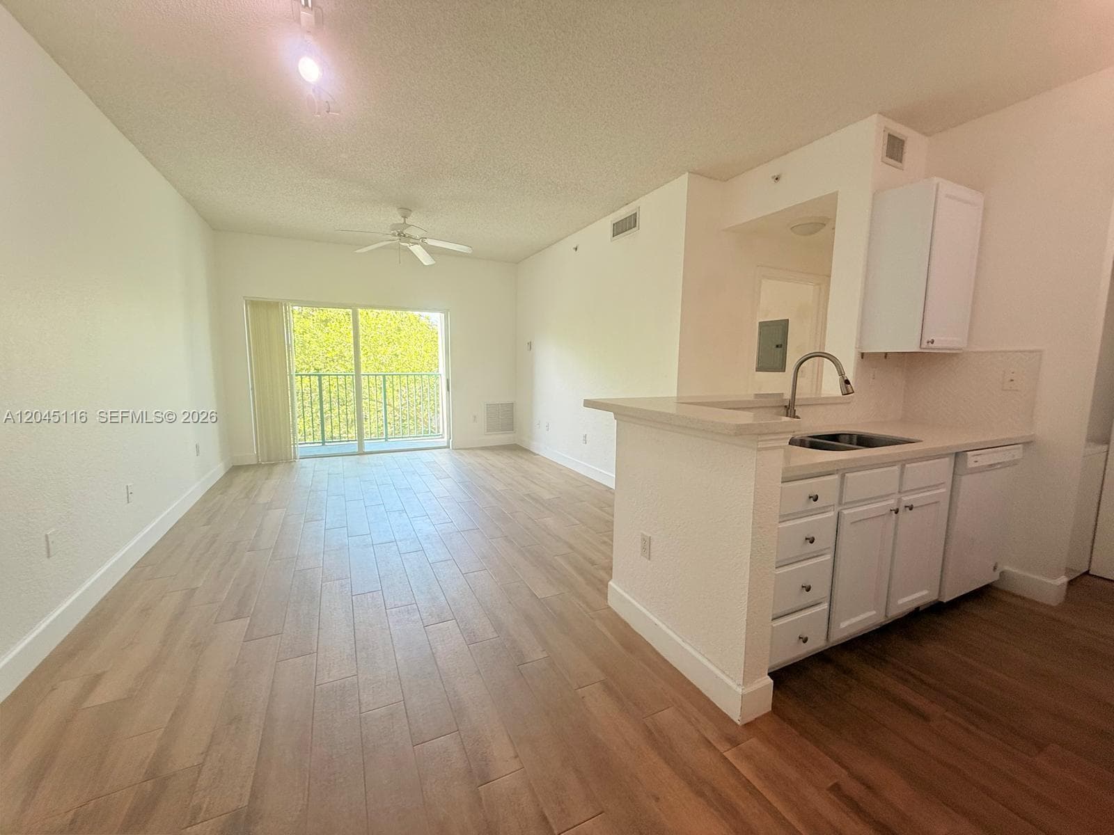 Valencia Condo · #355 in South Miami - Photo 2