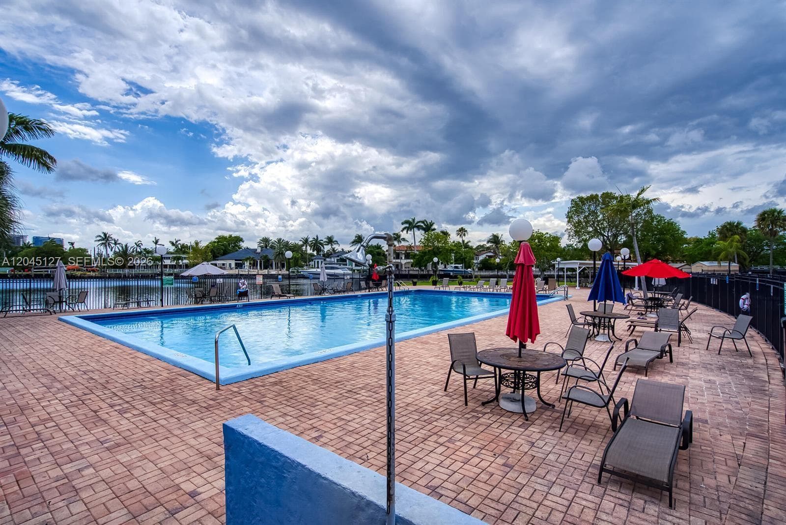 DESOTO PARK CONDO · #520 in Hallandale Beach - Photo 24