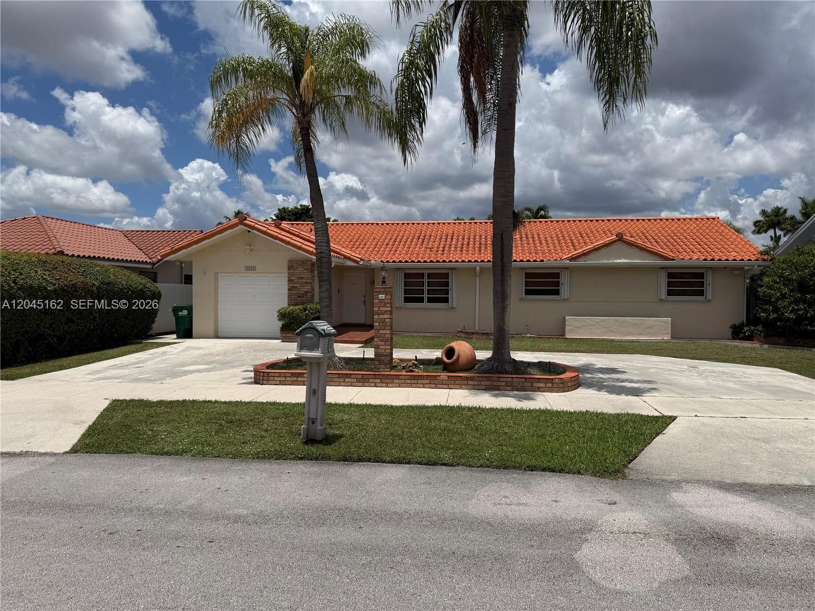3262 SW 139th Pl photo 2