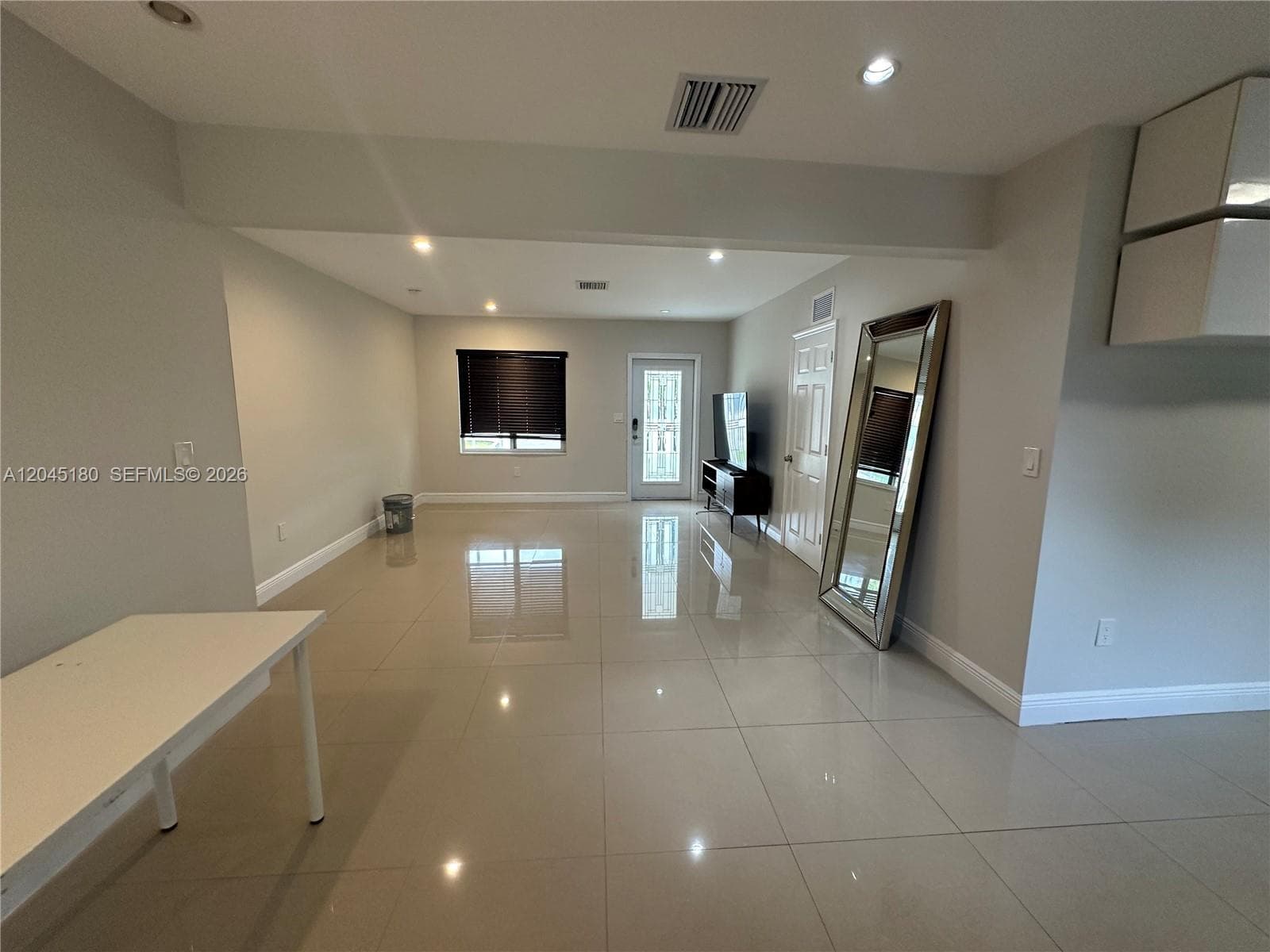 2155 Biarritz Dr photo 2