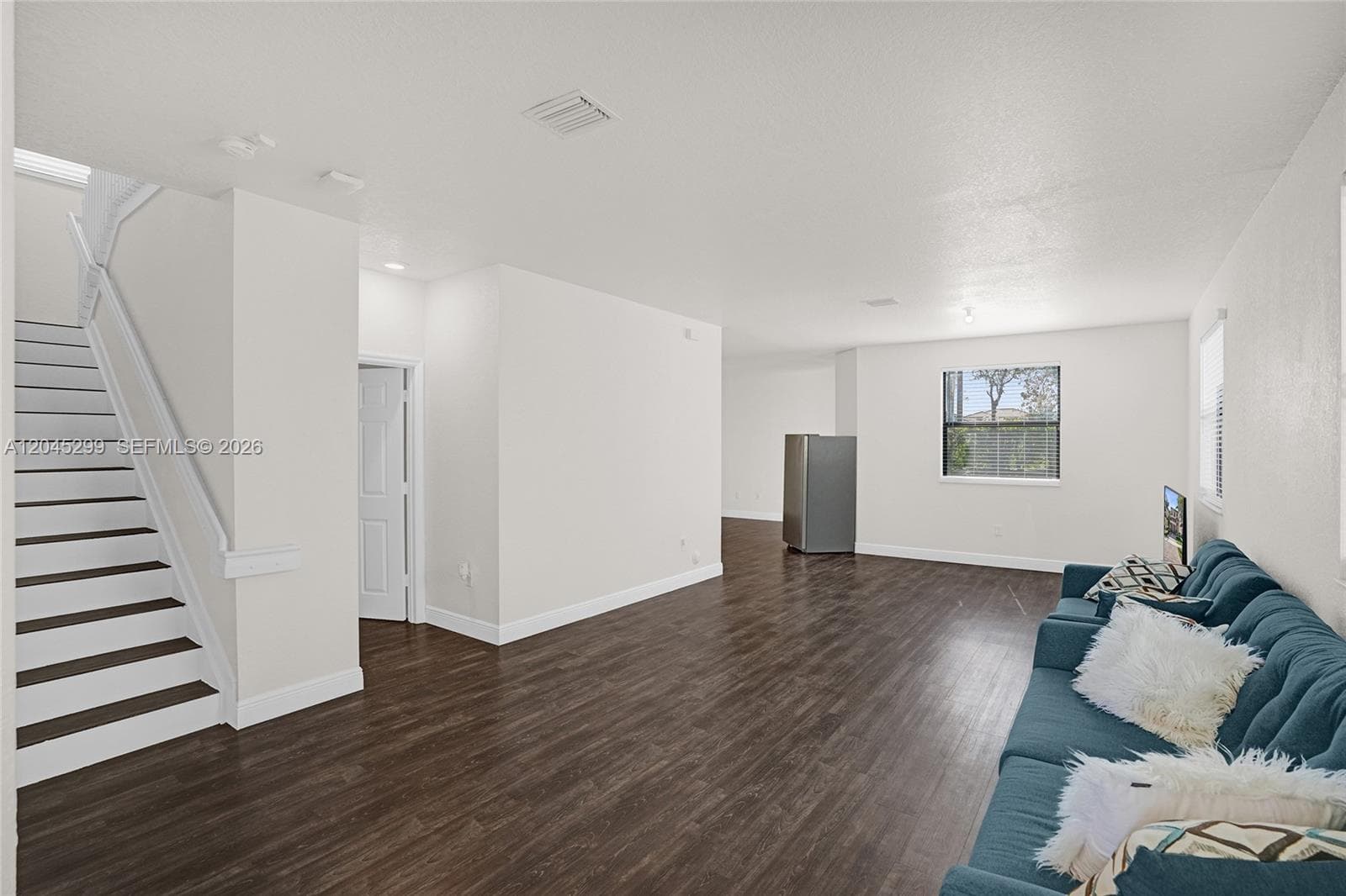 2502 NE 1st St #0 photo 3