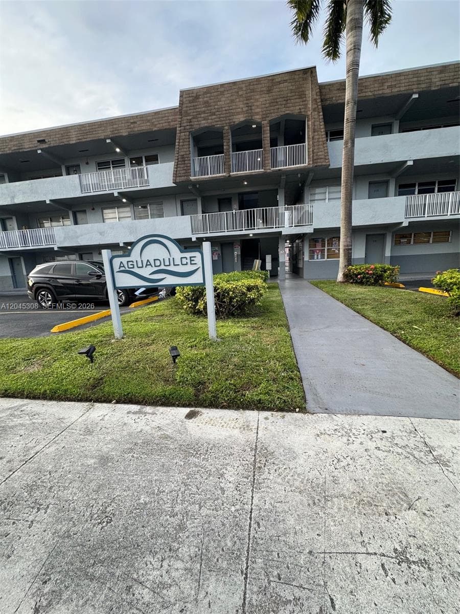 AGUA DULCE CONDO · #314 in Sweetwater - Photo 1
