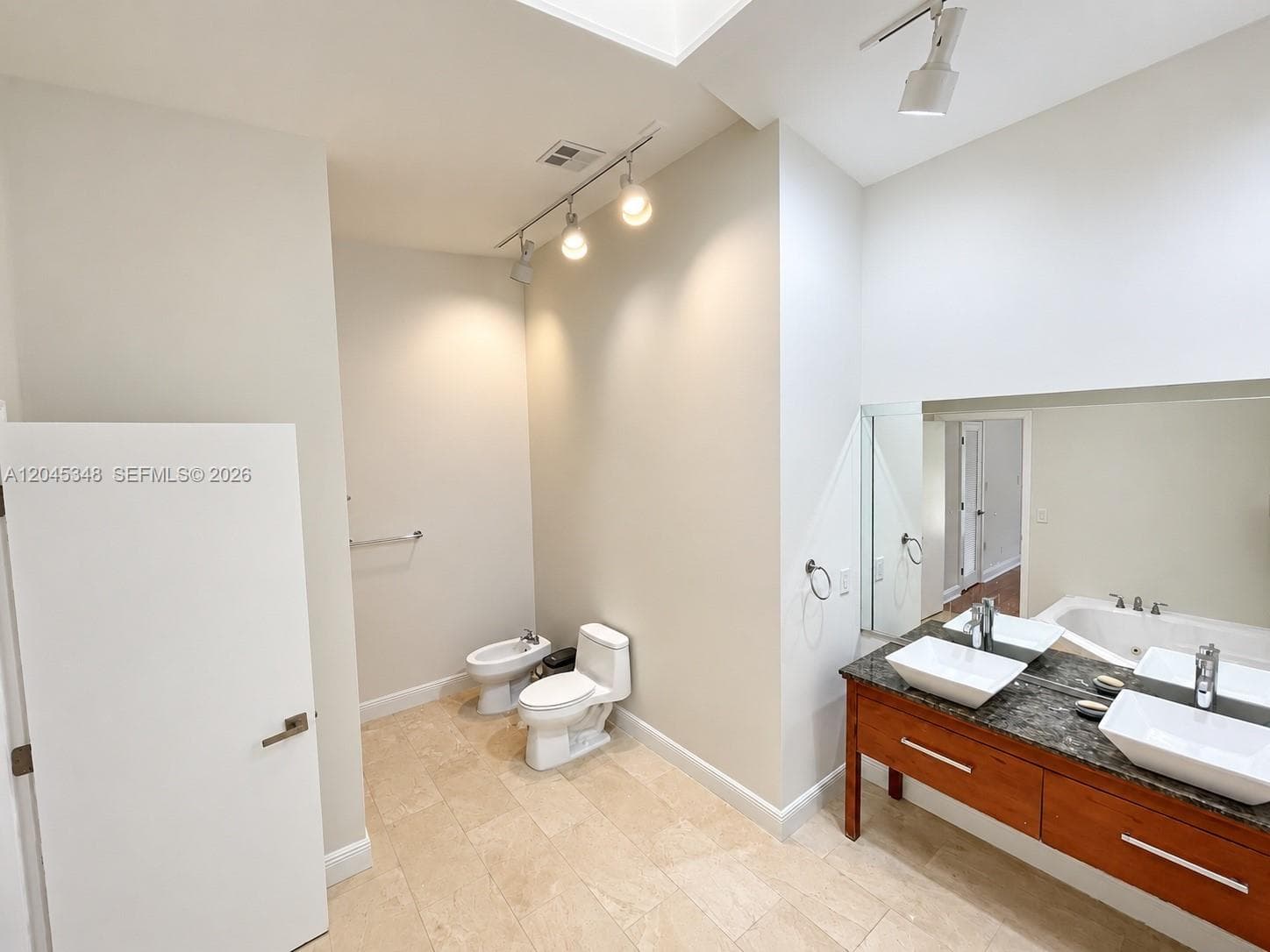 3756 NE 166th St #112 photo 23