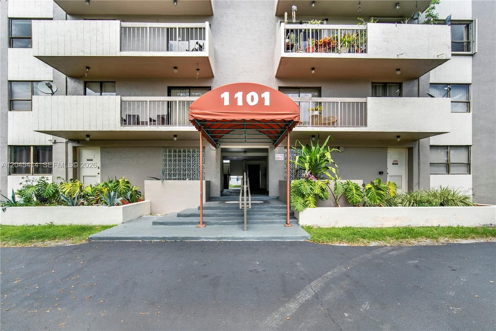 Garden Lake Towers Condo · #205 in Miami - Photo 3