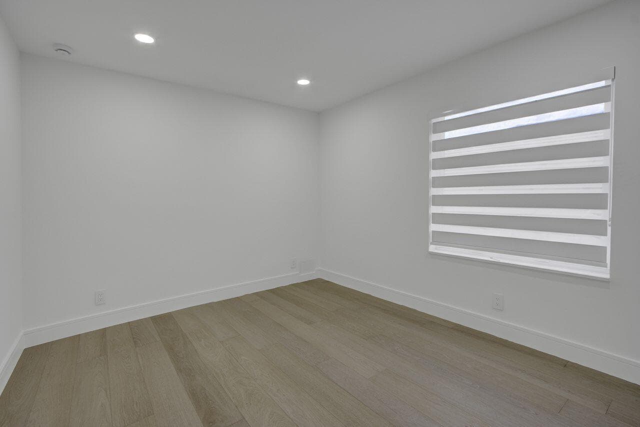 Bedroom 2 (Upstairs)