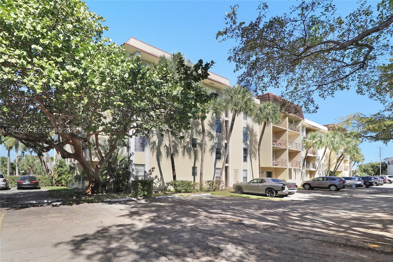 CAPRI GARDENS CONDO · #B315 in North Miami - Photo 9