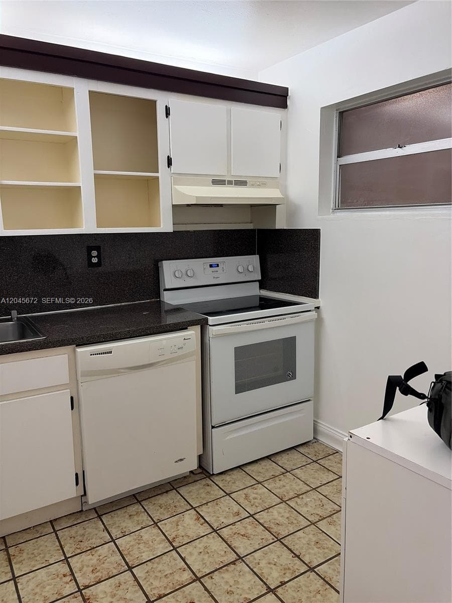 COLLINS VISTA CONDO · #404 in Miami Beach - Photo 1