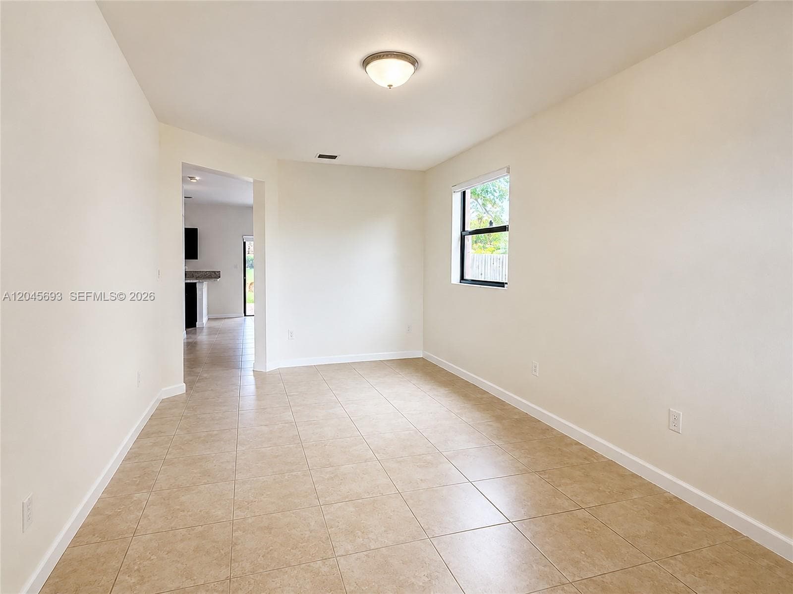 312 SE 37th Ter photo 4
