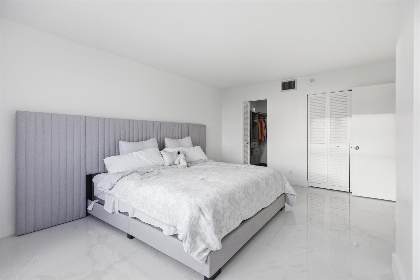 2101 S Ocean Drive 1507-9612