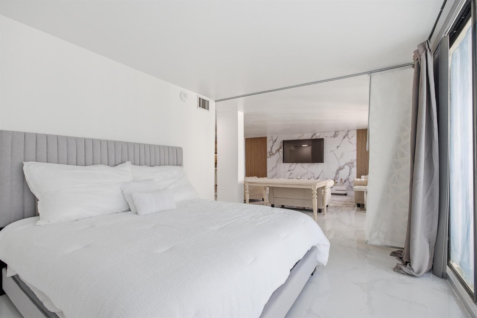 2101 S Ocean Drive 1507-9570