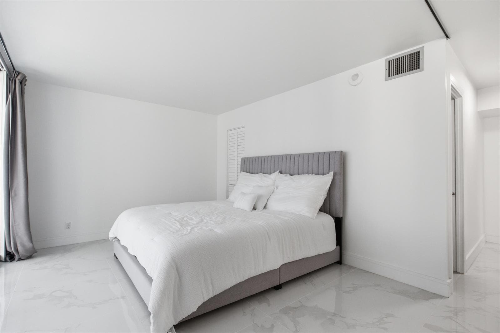2101 S Ocean Drive 1507-9577