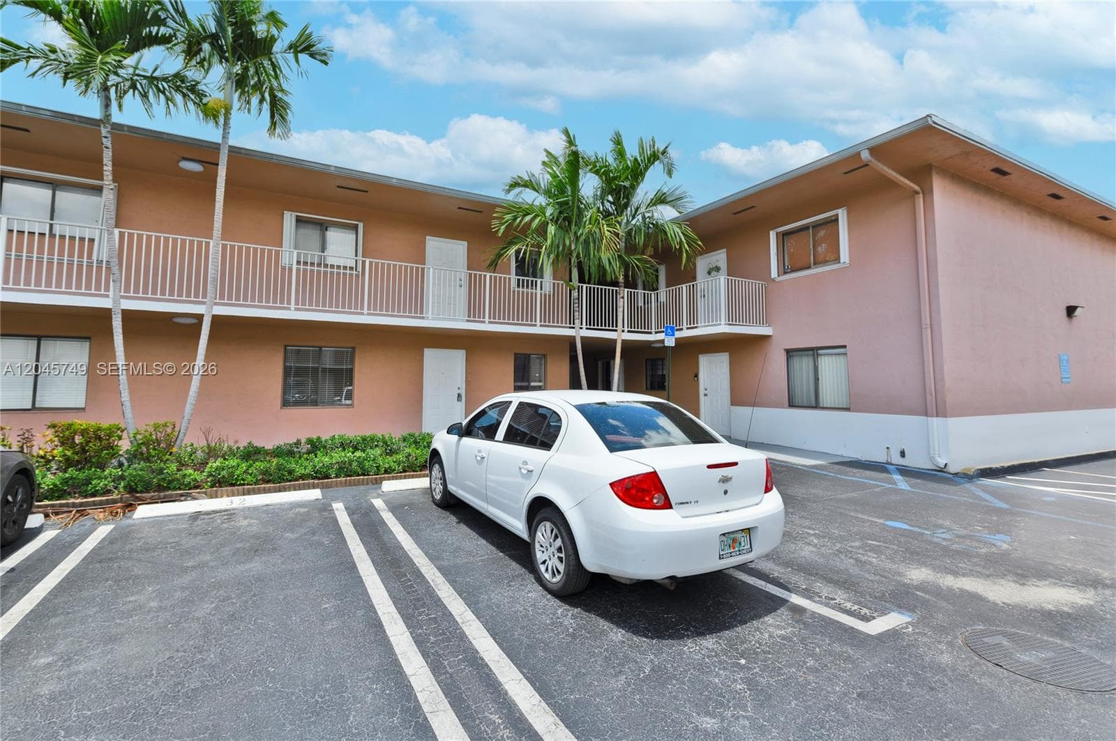 VILLAMORE CONDO · #B-111 in Hialeah - Photo 2