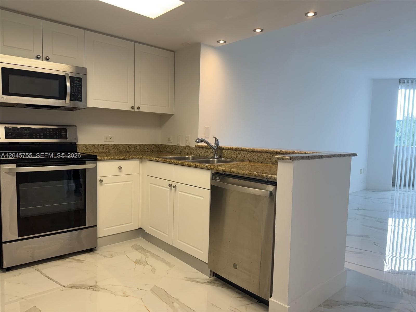 TURNBERRY ON THE GREEN CO · #406 in Aventura - Photo 3