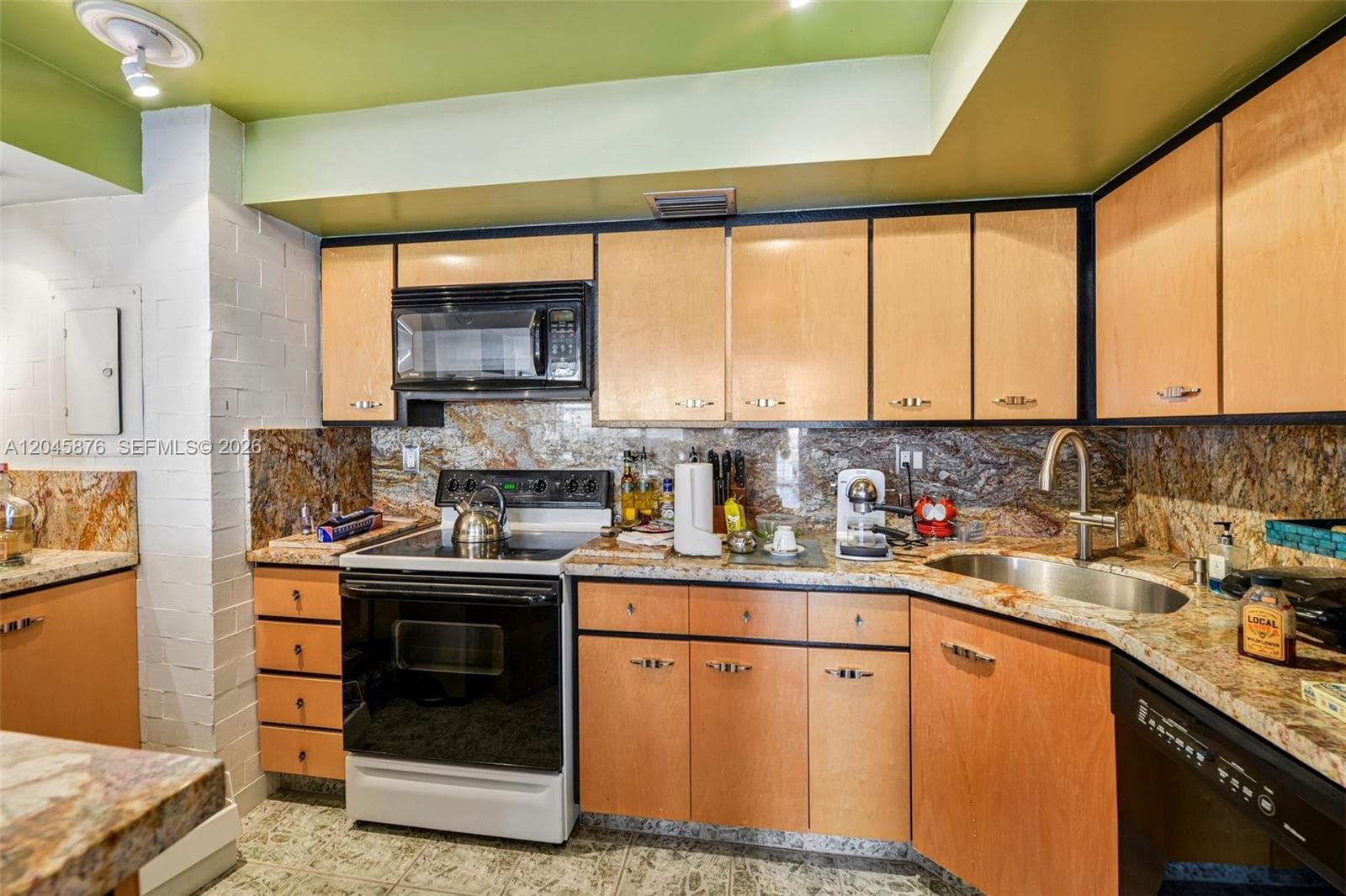 BAYVIEW TOWERS CONDO SOUT · #B706 in North Miami - Photo 7