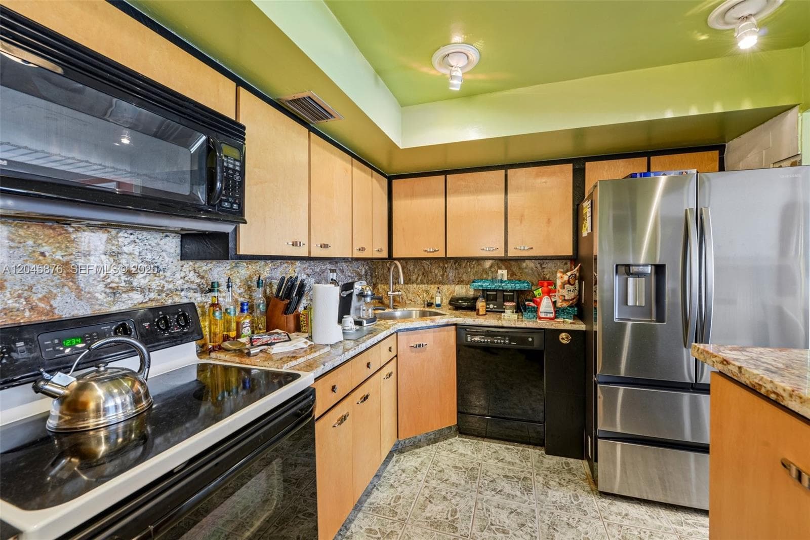 BAYVIEW TOWERS CONDO SOUT · #B706 in North Miami - Photo 8