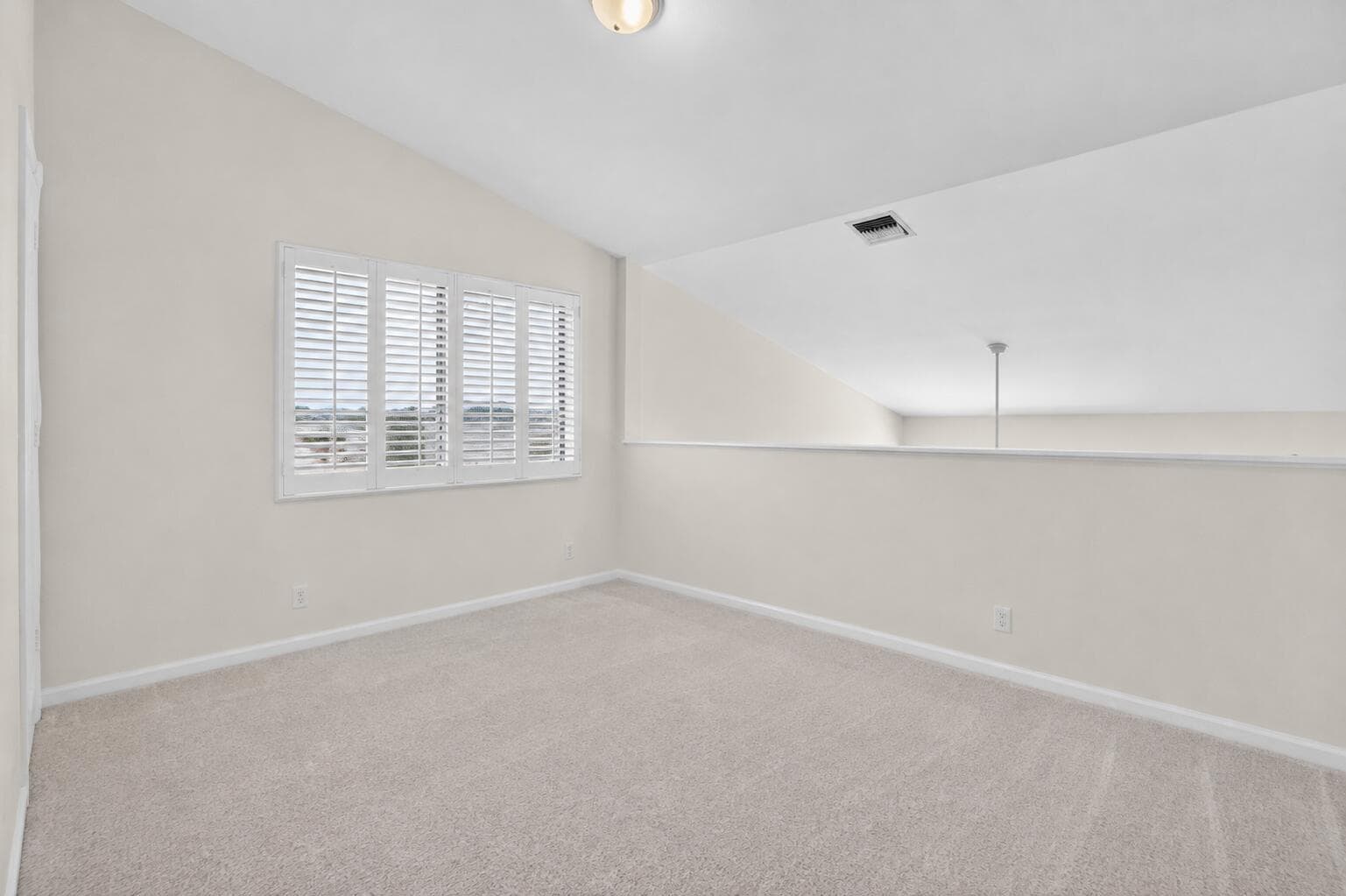 LOTS OF SPACE FOR BEDROOM OR OFFICE