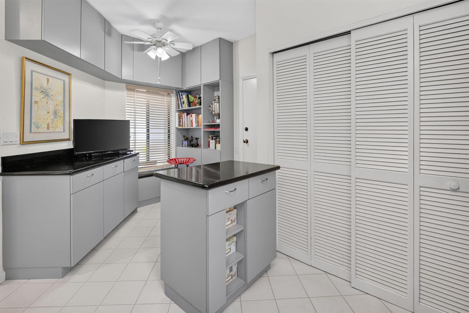 EXTRA STORAGE IN ISLAND AND LARGE PANTRY