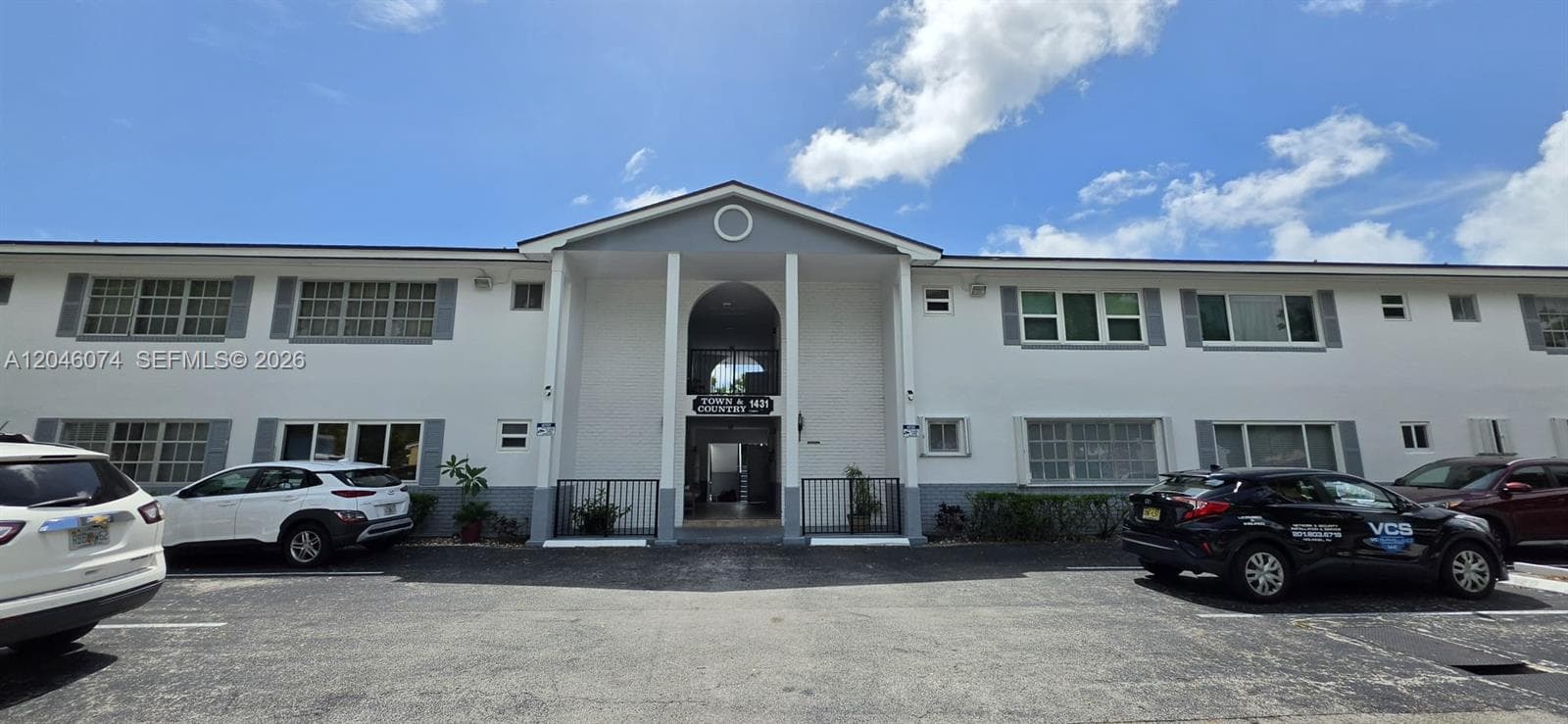 TOWN & COUNTRY APTS CONDO · #217 in Hollywood - Photo 2