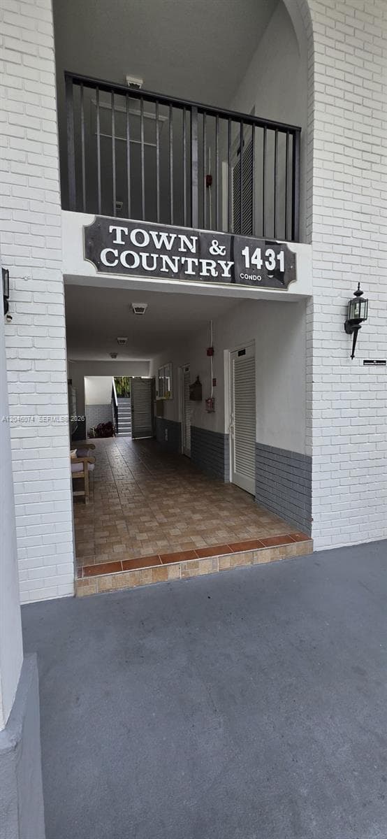 TOWN & COUNTRY APTS CONDO · #217 in Hollywood - Photo 6