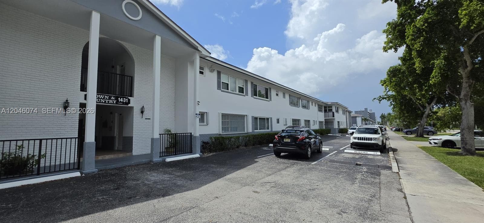 TOWN & COUNTRY APTS CONDO · #217 in Hollywood - Photo 3