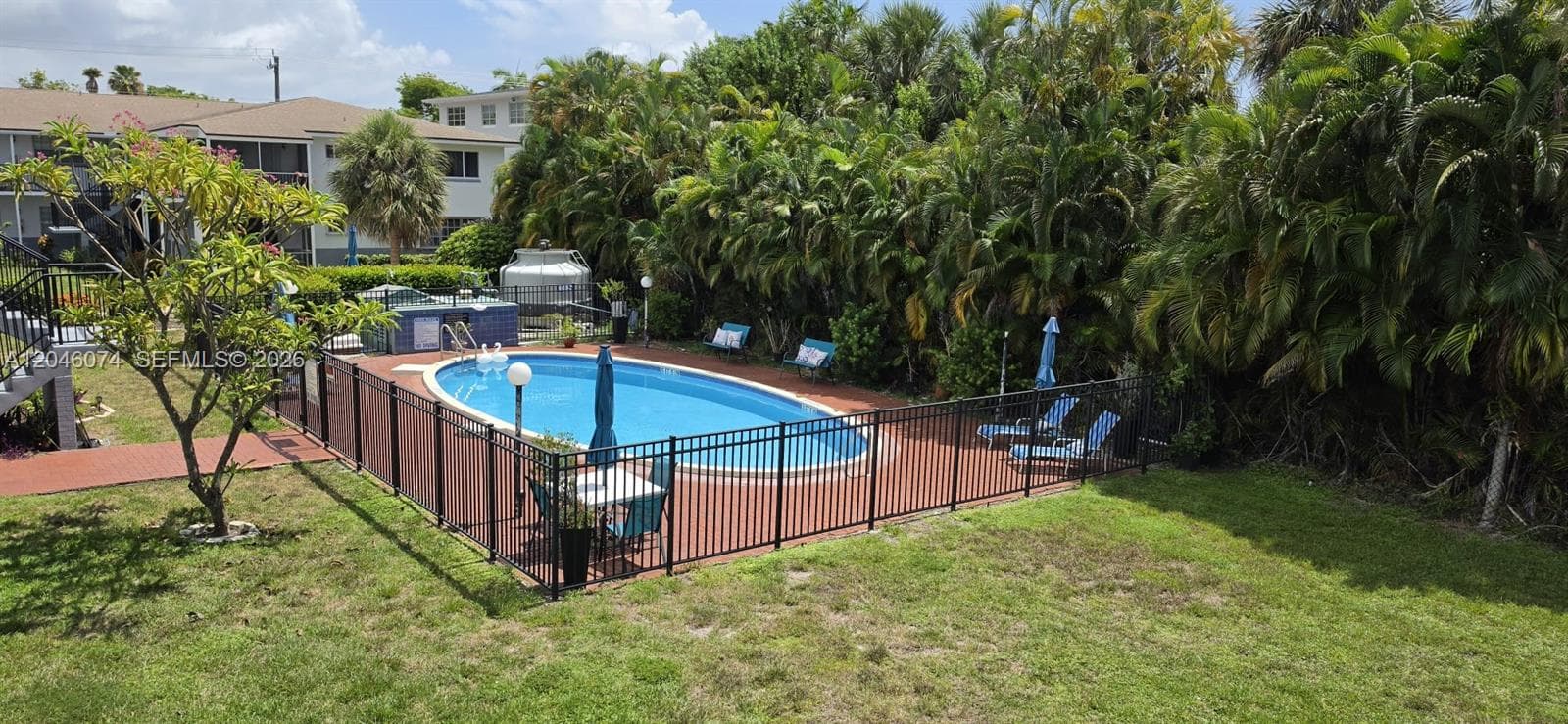 TOWN & COUNTRY APTS CONDO · #217 in Hollywood - Photo 11