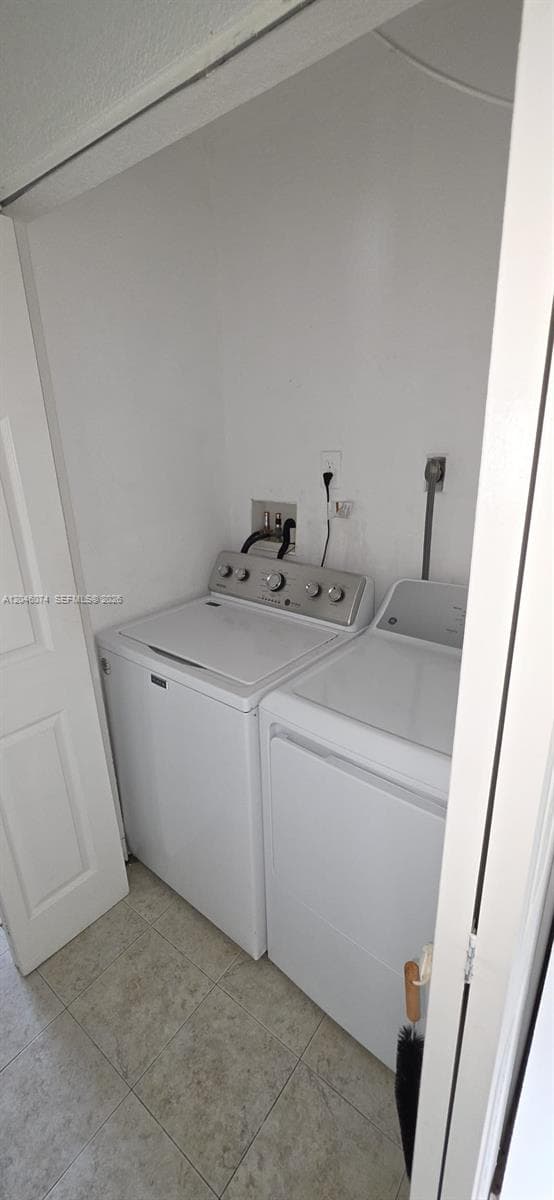 TOWN & COUNTRY APTS CONDO · #217 in Hollywood - Photo 31