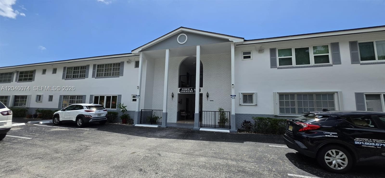 TOWN & COUNTRY APTS CONDO · #217 in Hollywood - Photo 4