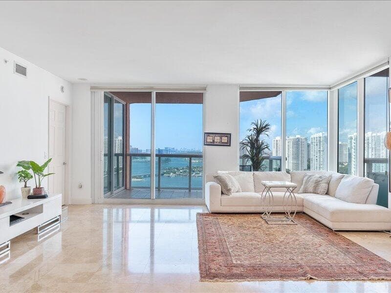 03-3370 Hidden Bay Dr #2409_003
