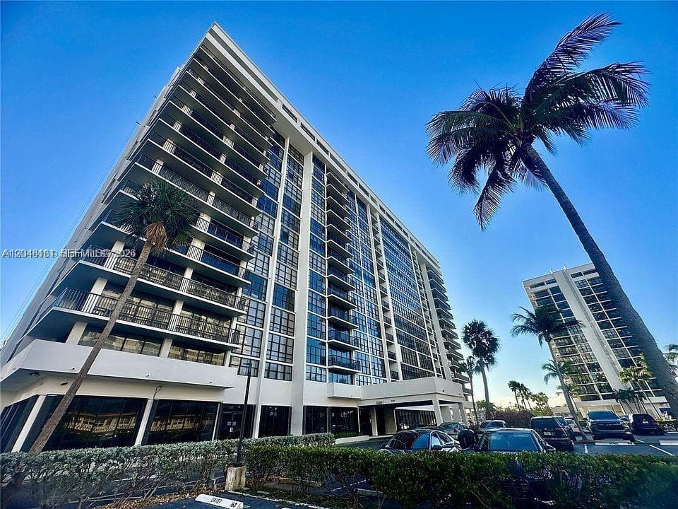AVANT GARDE CONDO · #1004 in Hallandale Beach - Photo 14
