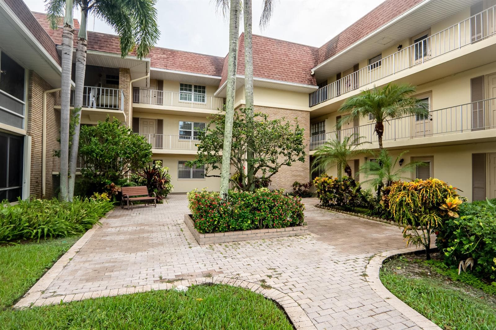 4JS00056-HDR