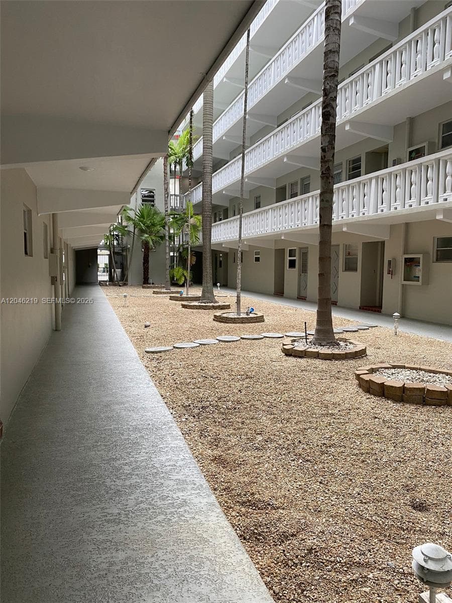 THIRD GULFSTREAM GARDEN · #403F in Hallandale Beach - Photo 22
