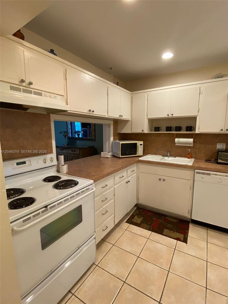 THIRD GULFSTREAM GARDEN · #403F in Hallandale Beach - Photo 3