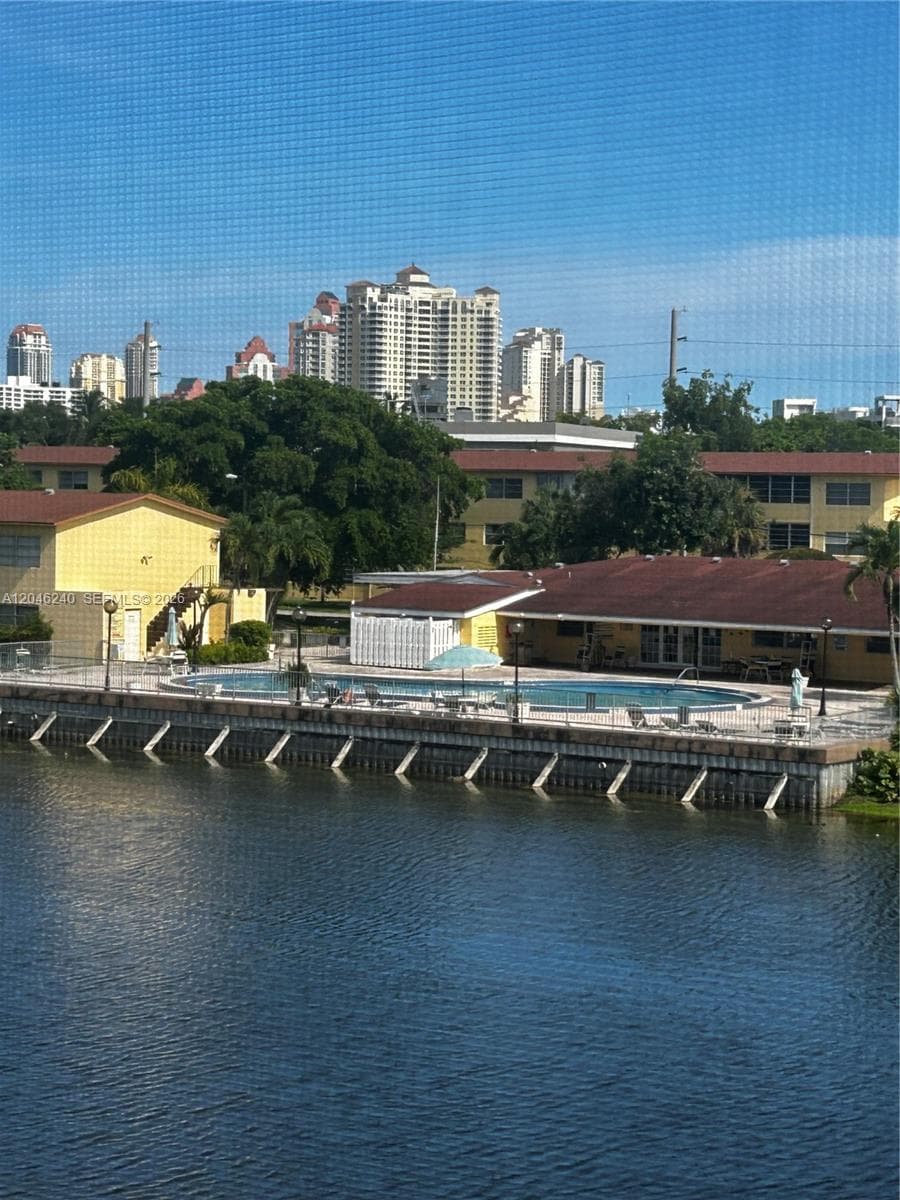 BISCAYNE LAKE GDN BLDG B · #B25 in Aventura - Photo 2