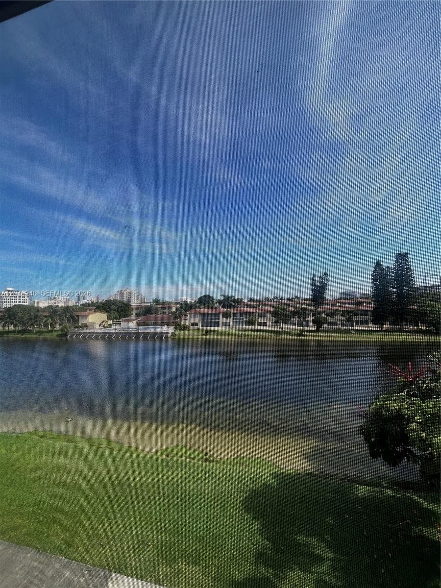 BISCAYNE LAKE GDN BLDG B · #B25 in Aventura - Photo 1
