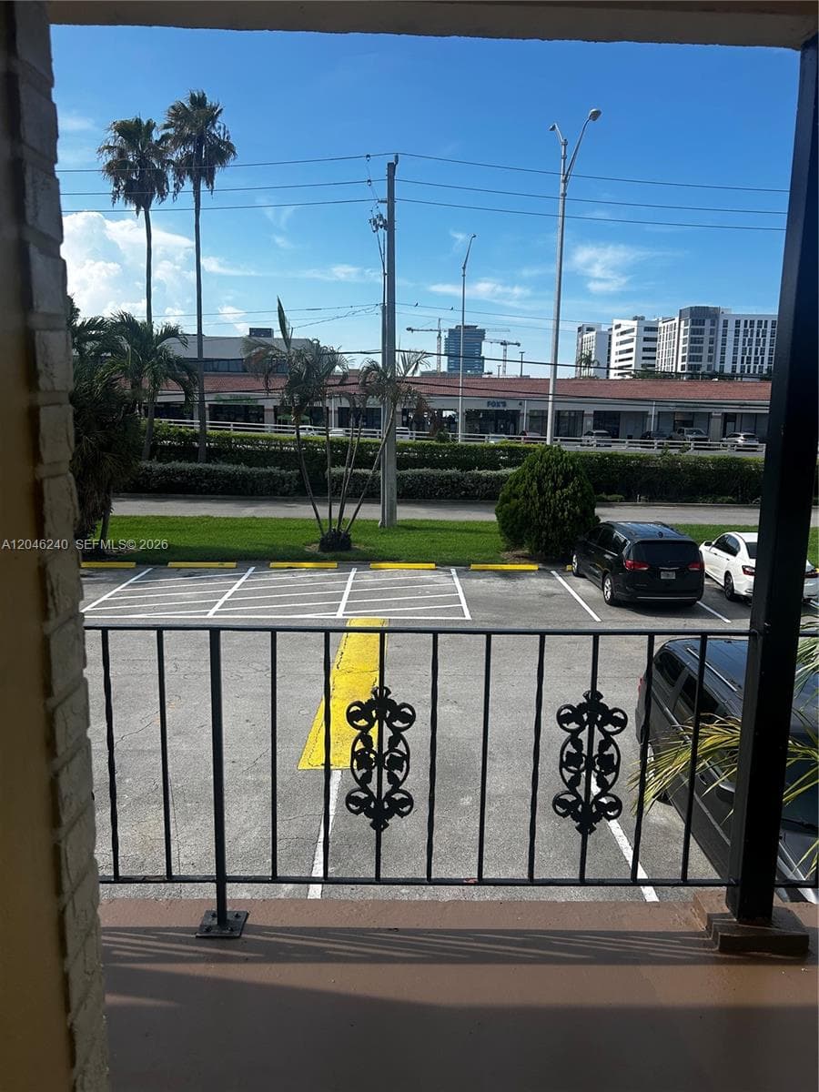 BISCAYNE LAKE GDN BLDG B · #B25 in Aventura - Photo 24